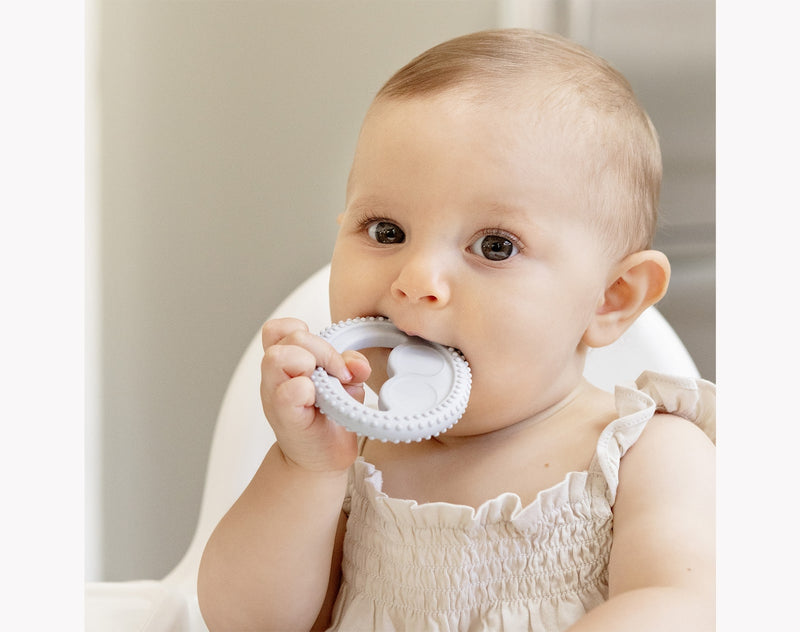 https://tenlittle.com/cdn/shop/products/Ten-Little-Kids-Baby-Feeding-ezpz-Oral-Development-Tools-Pewter10_800x.jpg?v=1675277229